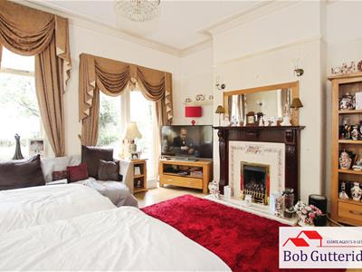 BAY FRONTED LOUNGE